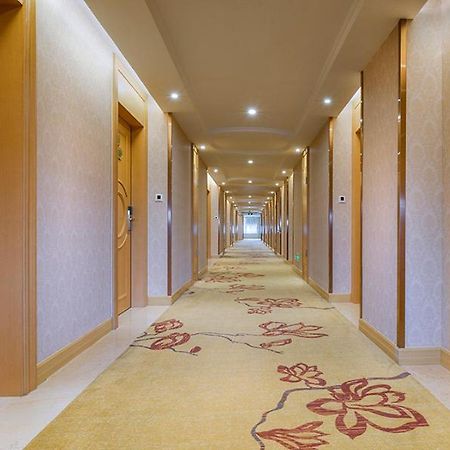 Vienna International Hotel Shenzhen Qianhai Exterior photo