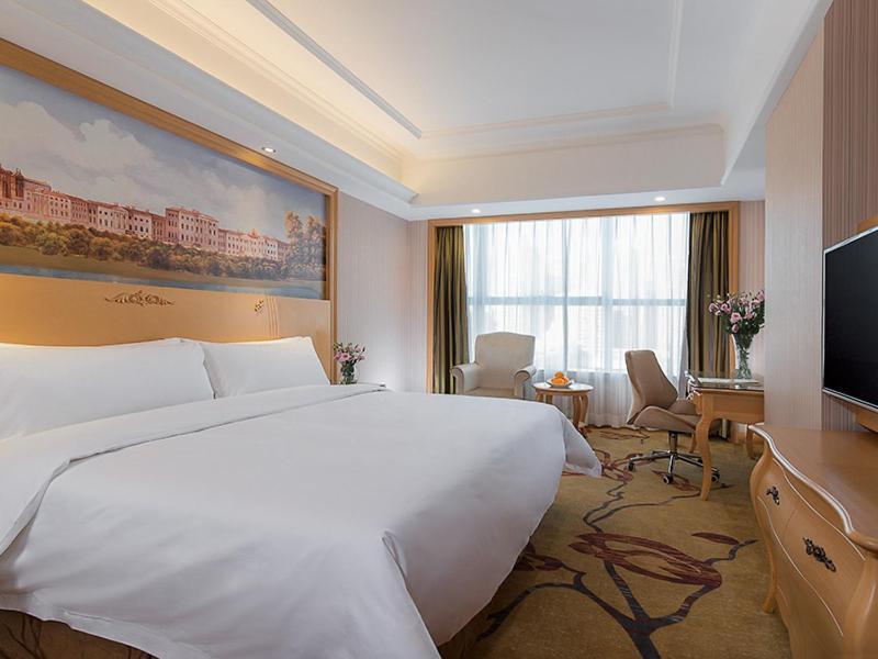 Vienna International Hotel Shenzhen Qianhai Exterior photo