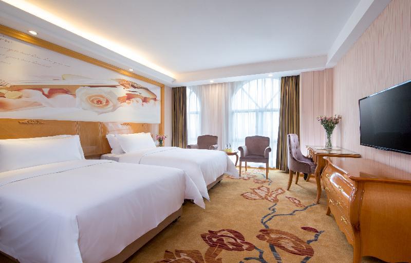 Vienna International Hotel Shenzhen Qianhai Exterior photo