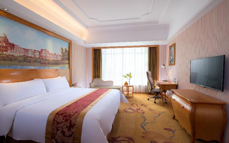 Vienna International Hotel Shenzhen Qianhai Exterior photo